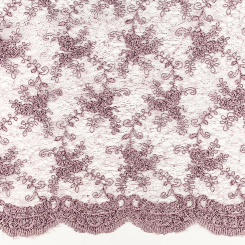 KORS100.266 | Spitzenstoff Blumenmuster mit Bogenkante aubergine - 1