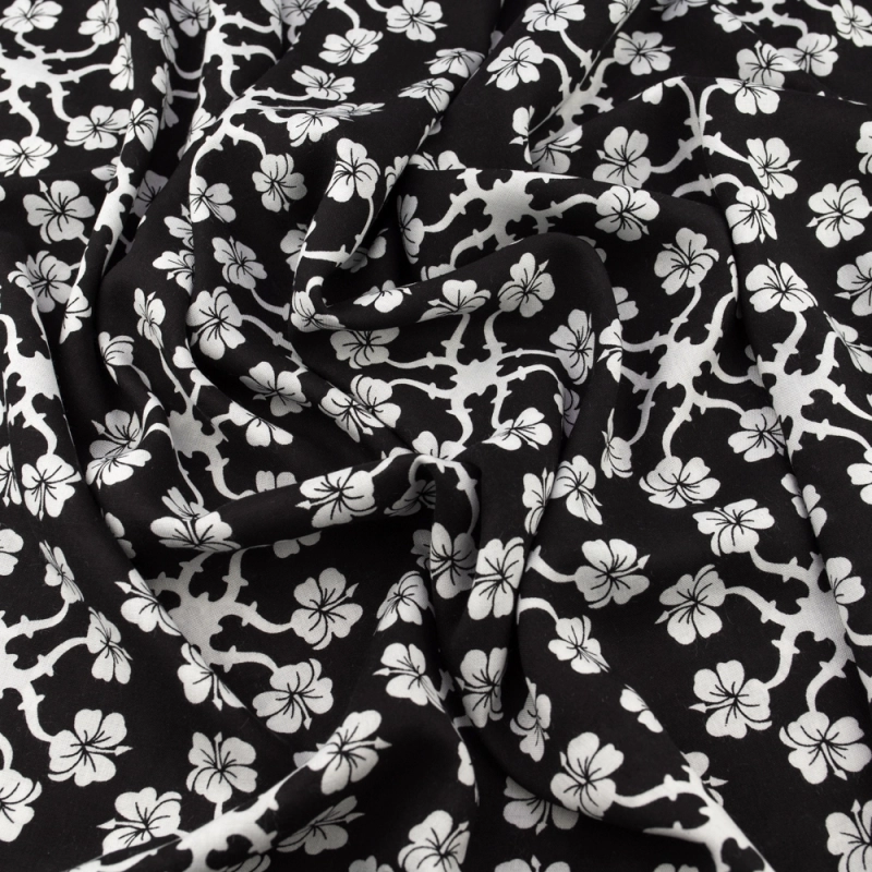 WIS685 | Schwarzer Viskosestoff mit weißen Blumen - 4