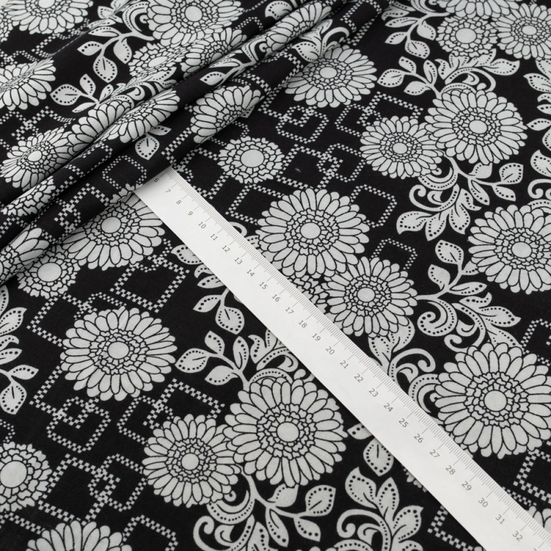 WIS660 | Schwarze Viskosestoff mit floralen Mustern - 4