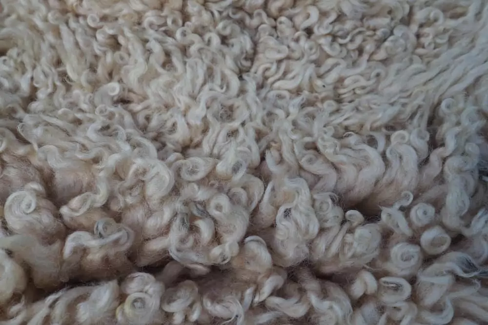 beiger Bouclé-Stoff