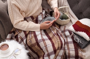 Konzept für gemütliche Winter- und Herbst-Hobbys: Stricken